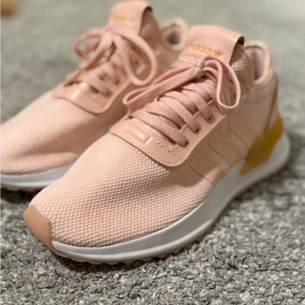 Adidas Women's Upath Sneakers in Icey Pink - Never Worn